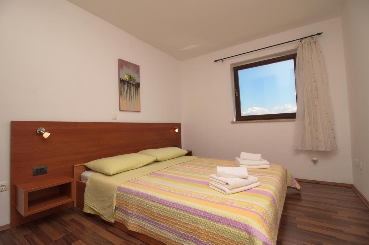Apartments Lidija Rovigno Esterno foto